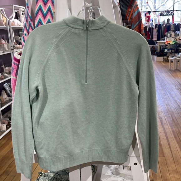 Green Sweater - Picture 4 of 4